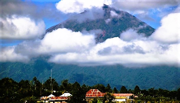 Balis heiliger Berg: Mount Agung (Foto Faszination Fernost/Bernd Linnhoff)