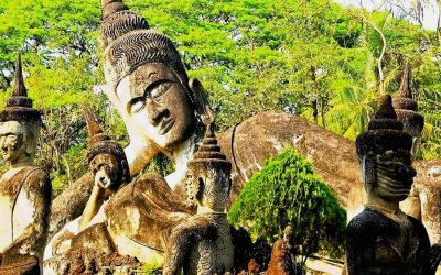 Vientiane: Buddha wartet im Park