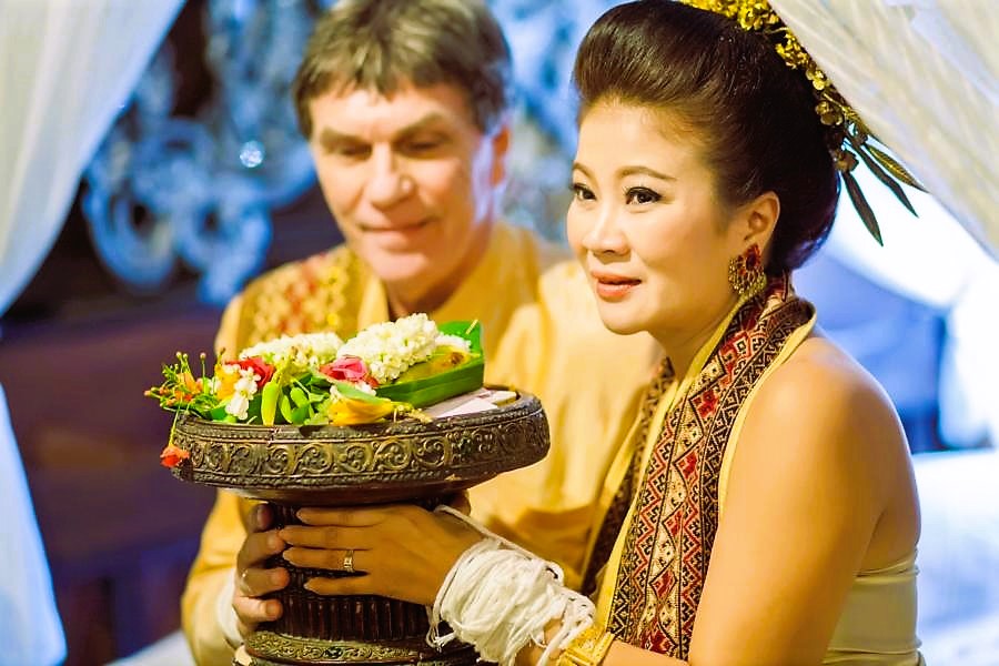 TIT: Heiraten in Thailand – ein Bund fürs Geben (1)