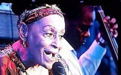 Singapur: Die alte Frau auf dem Jazz Festival