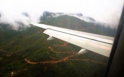 Ankunft in Bhutan (1) – Fertig vom Landen