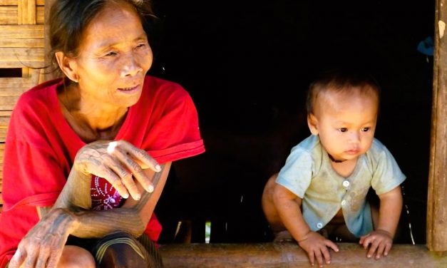 Von Luang Prabang nach Huay Xai (3): Die Kinder der Kamu