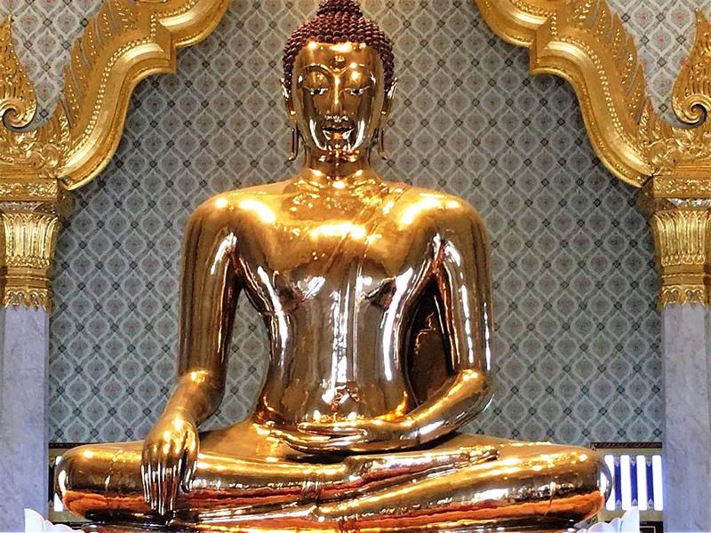 Tempel in Bangkok: Ein Buddha aus purem Gold im Wat Traimit